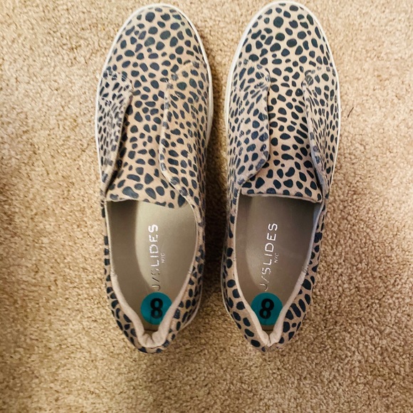j slides animal print